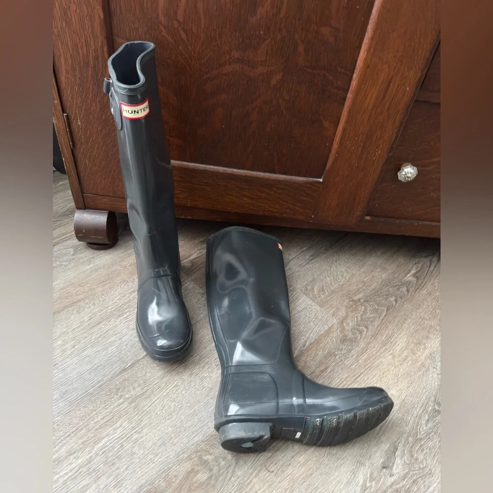 Hunter Classic Grey knee length Waterproof Boots SZ 9. Good condition